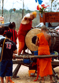 Temple drum contest Li